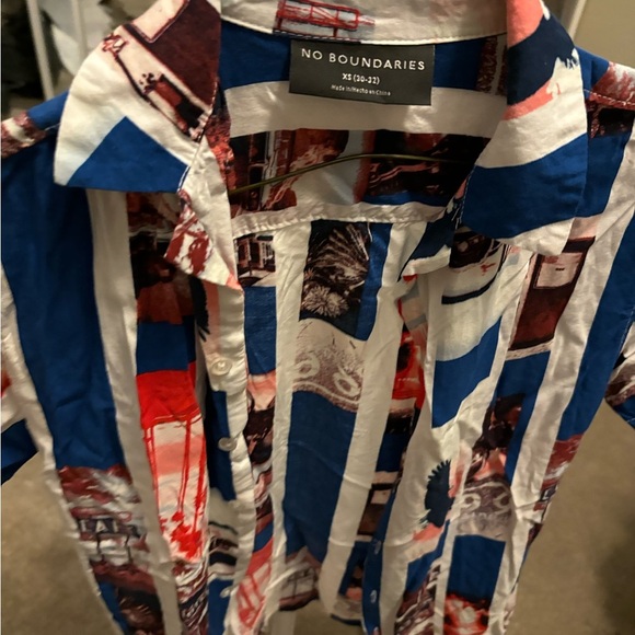 No Boundaries XS (30-32) Top Multicolor Graphic Print Casual Button Up Collared - Picture 6 of 14